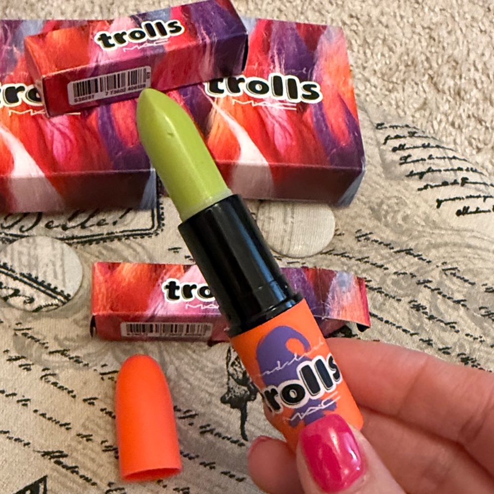 MAC Cosmetics Trolls Lipstick - Vibrant Green